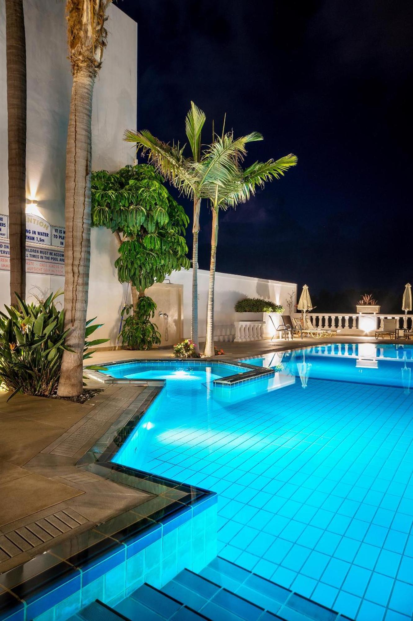 Malia Mare Hotel エクステリア 写真